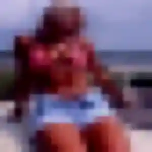 Precious, fille de 23 ans propose rencontre plan cul à Combourg