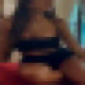 Photo exclusive de Omotola, 26 ans à Quimperlé - plan discret