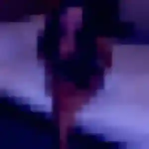 Naïma, 24 ans, en ligne à Saint-Malo pour une rencontre coquine