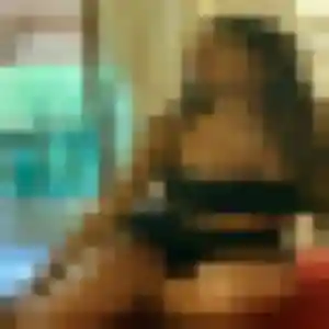 Photo privée de Aida, 28 ans à Voisins-le-Bretonneux - rencontre sans lendemain